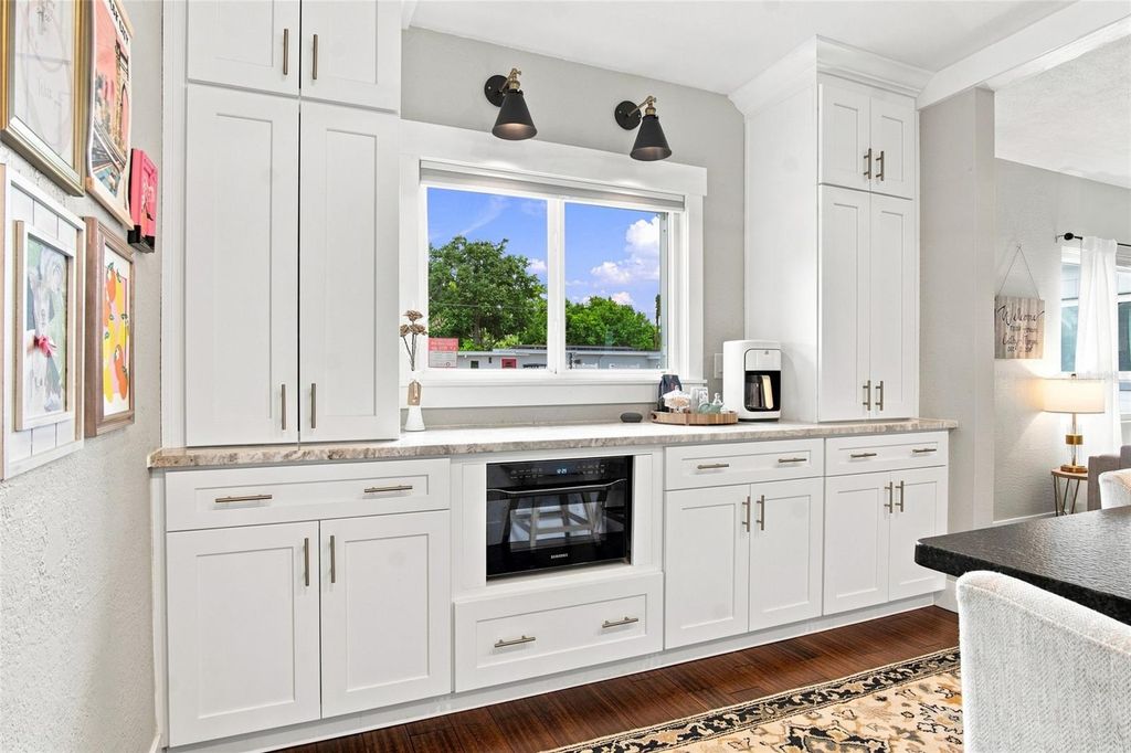 Image 8 of property listing at 3215 JAN DRIVE, Orlando, FL 32806
