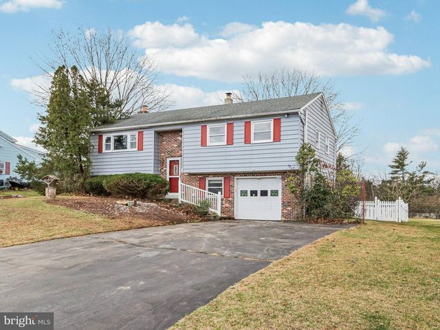 1275 WINCHESTER PL, Red Hill, PA 18076