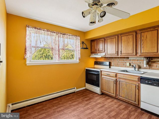 1275 WINCHESTER PL, Red Hill, PA 18076