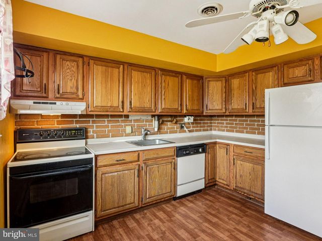 1275 WINCHESTER PL, Red Hill, PA 18076