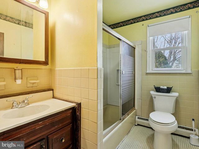 1275 WINCHESTER PL, Red Hill, PA 18076