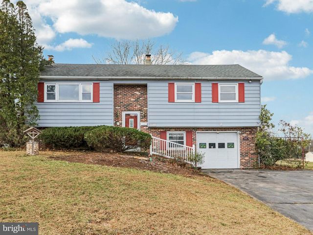 1275 WINCHESTER PL, Red Hill, PA 18076