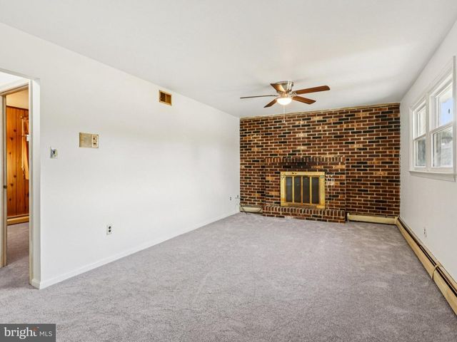 1275 WINCHESTER PL, Red Hill, PA 18076