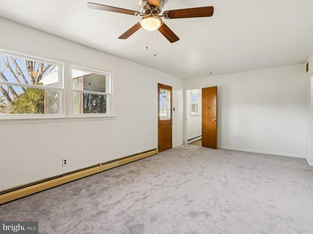 1275 WINCHESTER PL, Red Hill, PA 18076