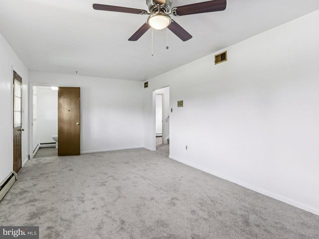 1275 WINCHESTER PL, Red Hill, PA 18076