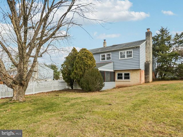 1275 WINCHESTER PL, Red Hill, PA 18076