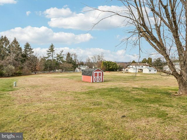 1275 WINCHESTER PL, Red Hill, PA 18076