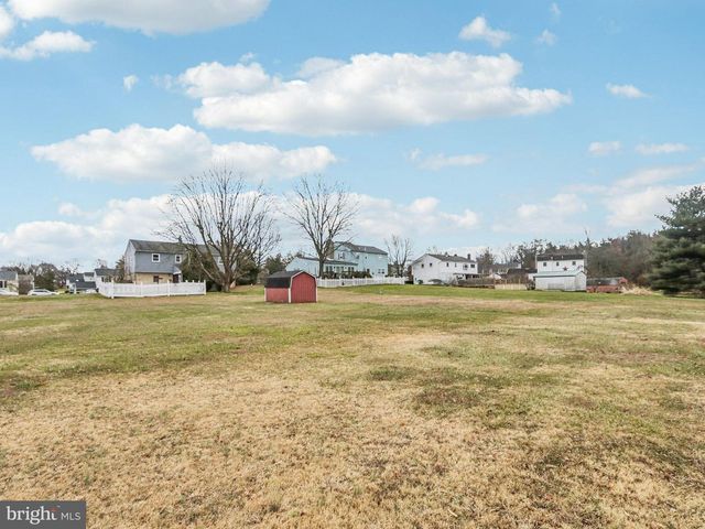 1275 WINCHESTER PL, Red Hill, PA 18076