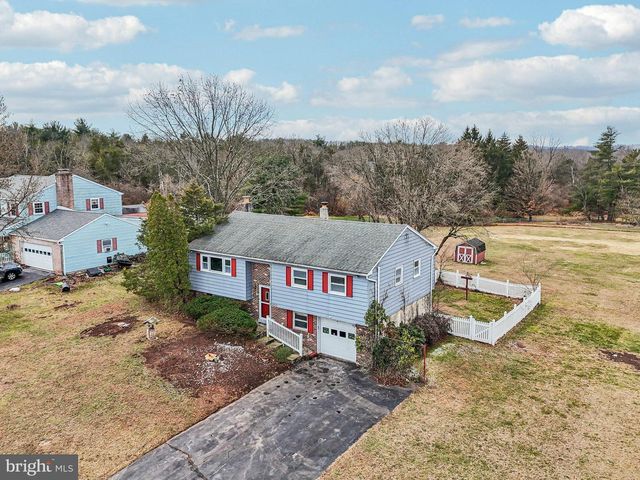 1275 WINCHESTER PL, Red Hill, PA 18076