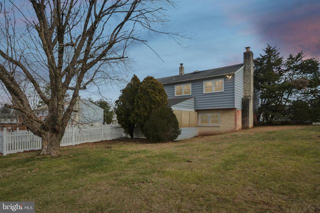1275 WINCHESTER PL, Red Hill, PA 18076