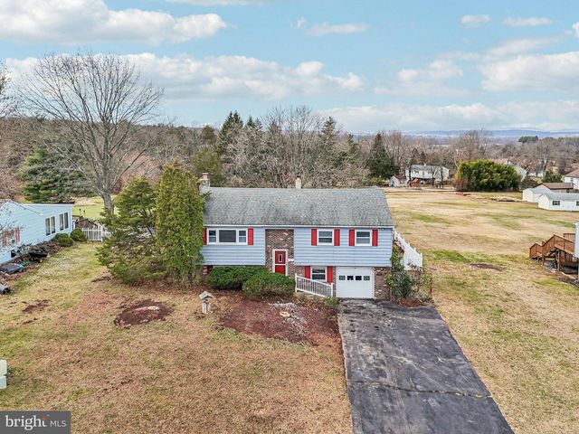 1275 WINCHESTER PL, Red Hill, PA 18076