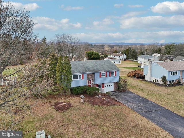 1275 WINCHESTER PL, Red Hill, PA 18076