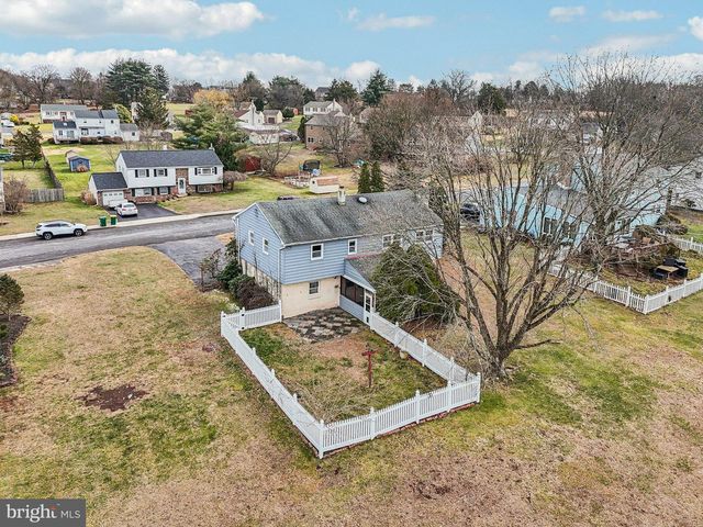 1275 WINCHESTER PL, Red Hill, PA 18076