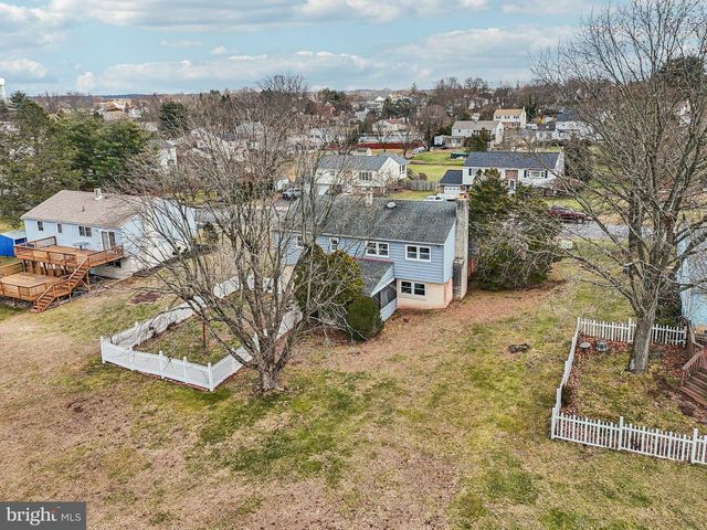 1275 WINCHESTER PL, Red Hill, PA 18076