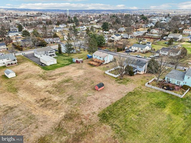 1275 WINCHESTER PL, Red Hill, PA 18076