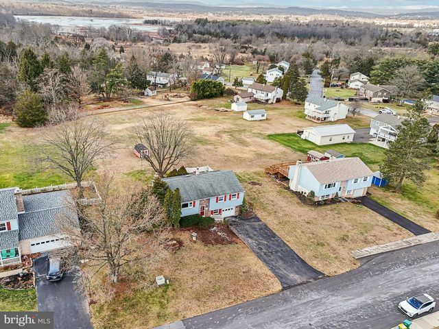 1275 WINCHESTER PL, Red Hill, PA 18076