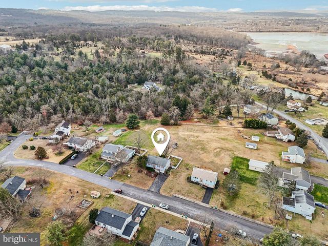 1275 WINCHESTER PL, Red Hill, PA 18076