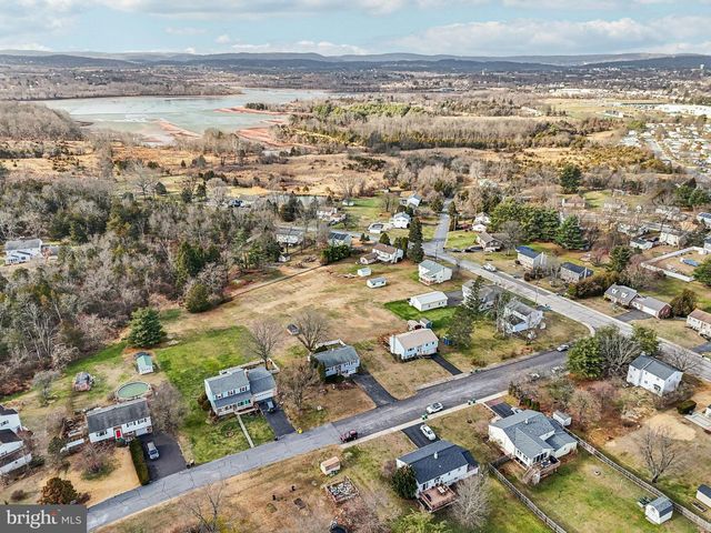 1275 WINCHESTER PL, Red Hill, PA 18076