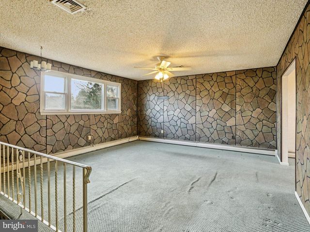 1275 WINCHESTER PL, Red Hill, PA 18076