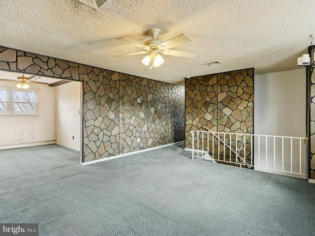 1275 WINCHESTER PL, Red Hill, PA 18076