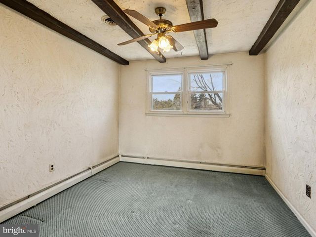 1275 WINCHESTER PL, Red Hill, PA 18076