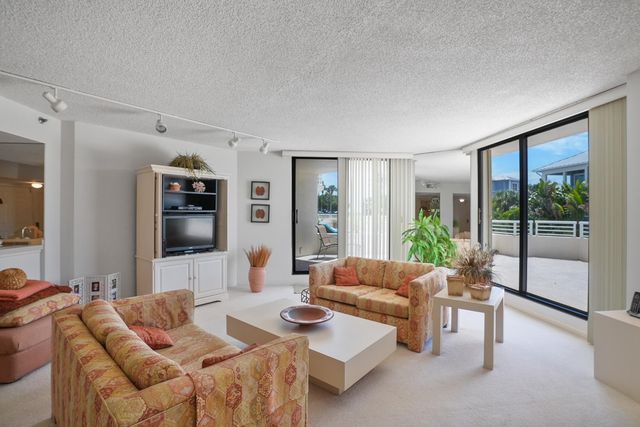 176 Helios Drive 102, Jupiter, FL 33477