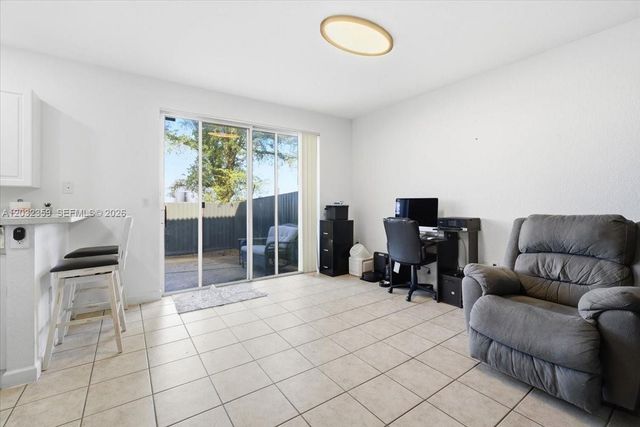 15369 SW 8th Ln, Miami, FL 33194