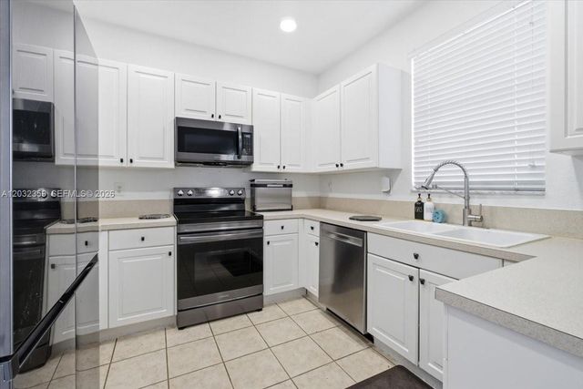 15369 SW 8th Ln, Miami, FL 33194