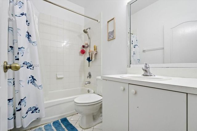 15369 SW 8th Ln, Miami, FL 33194