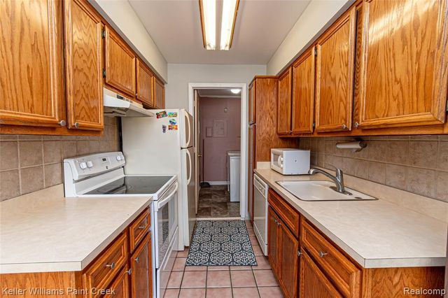 44524 N Bunker Hill Drive 112, Clinton Township, MI 48038