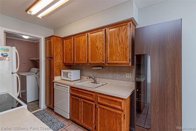 44524 N Bunker Hill Drive 112, Clinton Township, MI 48038