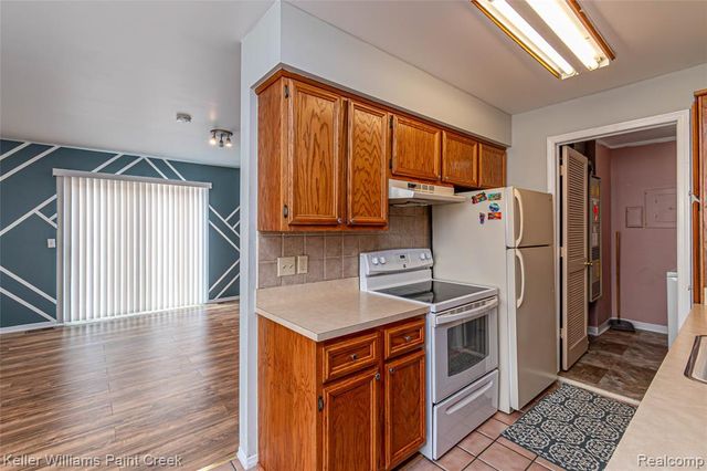 44524 N Bunker Hill Drive 112, Clinton Township, MI 48038