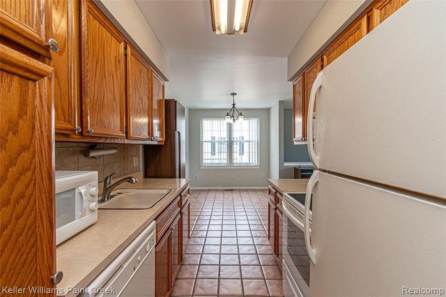 44524 N Bunker Hill Drive 112, Clinton Township, MI 48038