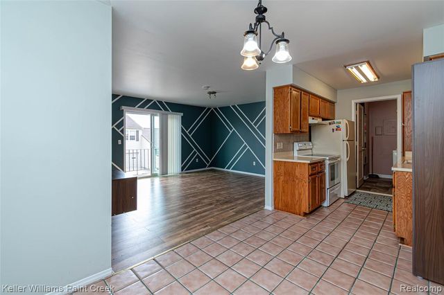 44524 N Bunker Hill Drive 112, Clinton Township, MI 48038
