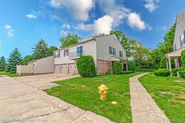 44524 N Bunker Hill Drive 112, Clinton Township, MI 48038