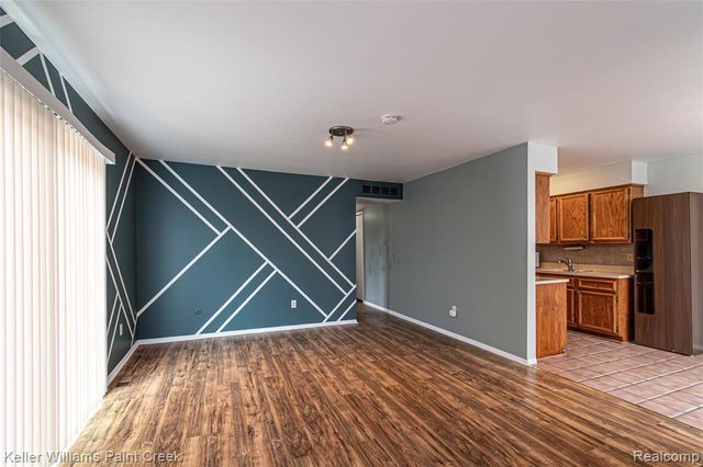 44524 N Bunker Hill Drive 112, Clinton Township, MI 48038