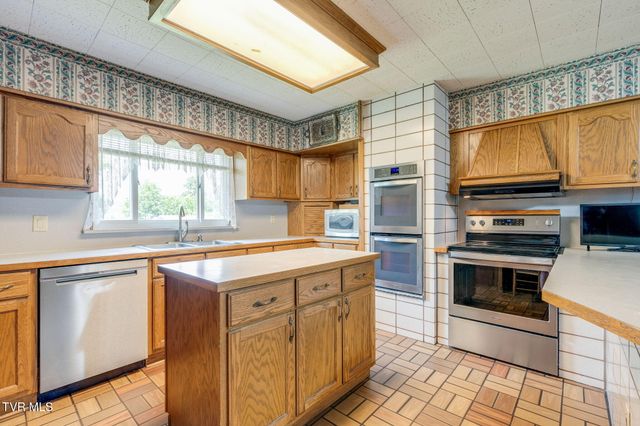 180 Grant Lane, Erwin, TN 37650