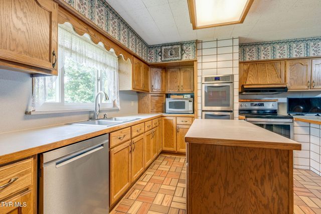 180 Grant Lane, Erwin, TN 37650