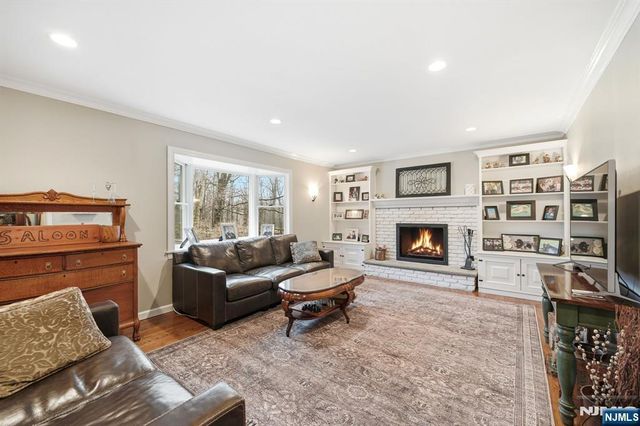 26 Valley Lane, Upper Saddle River, NJ 07458