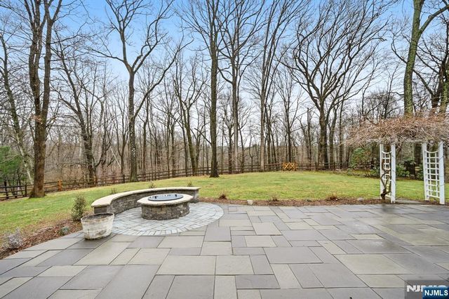 26 Valley Lane, Upper Saddle River, NJ 07458