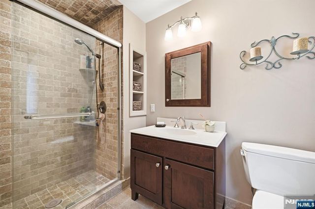 26 Valley Lane, Upper Saddle River, NJ 07458