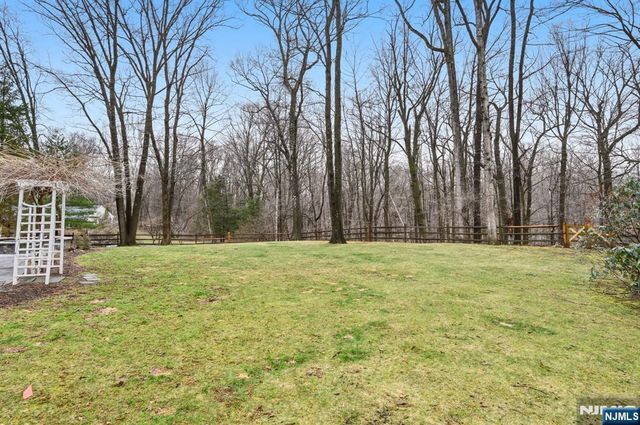 26 Valley Lane, Upper Saddle River, NJ 07458