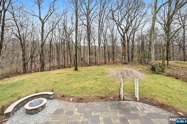 26 Valley Lane, Upper Saddle River, NJ 07458