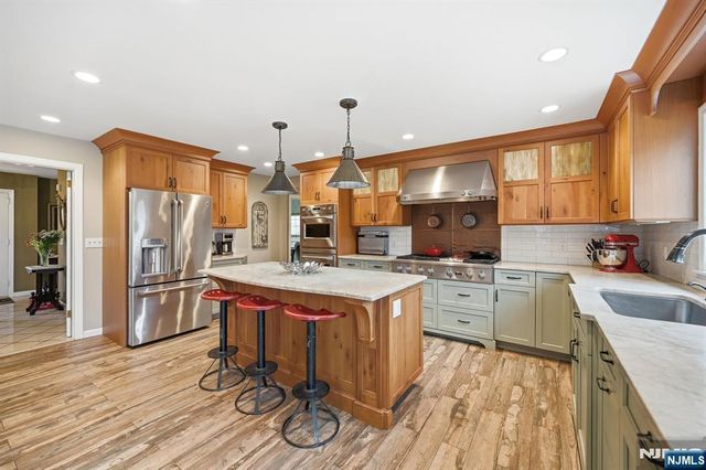 26 Valley Lane, Upper Saddle River, NJ 07458