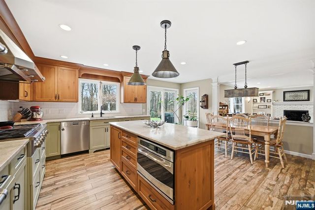 26 Valley Lane, Upper Saddle River, NJ 07458