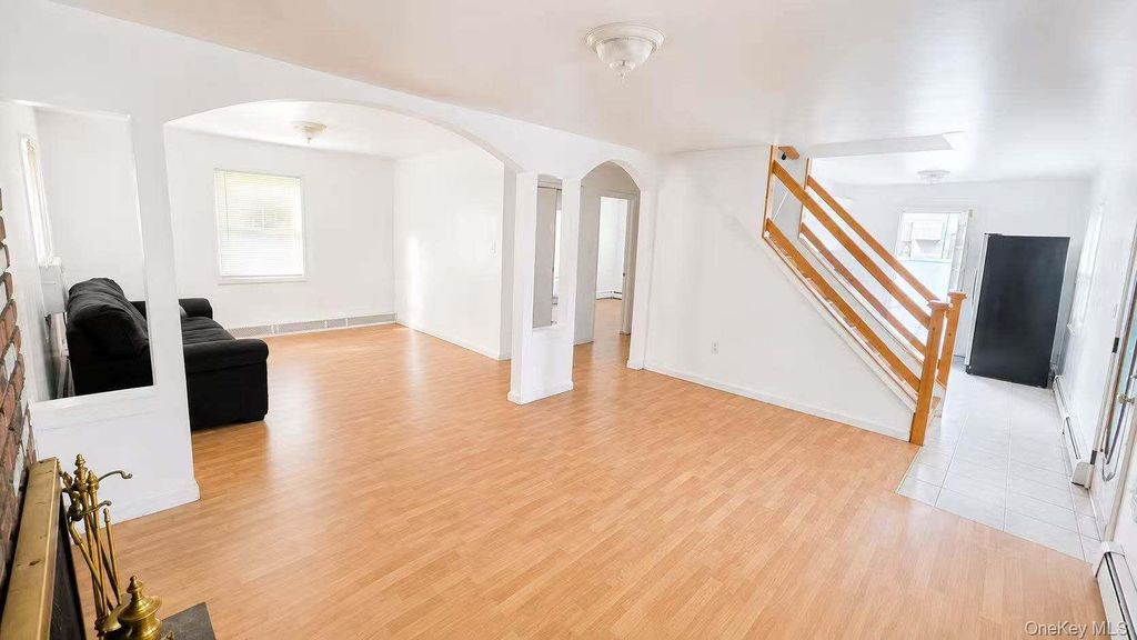 326 Curtis Avenue, Carle Place, NY 11514 — photo 2