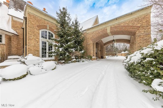 545 Bristol Drive, Aurora, OH 44202