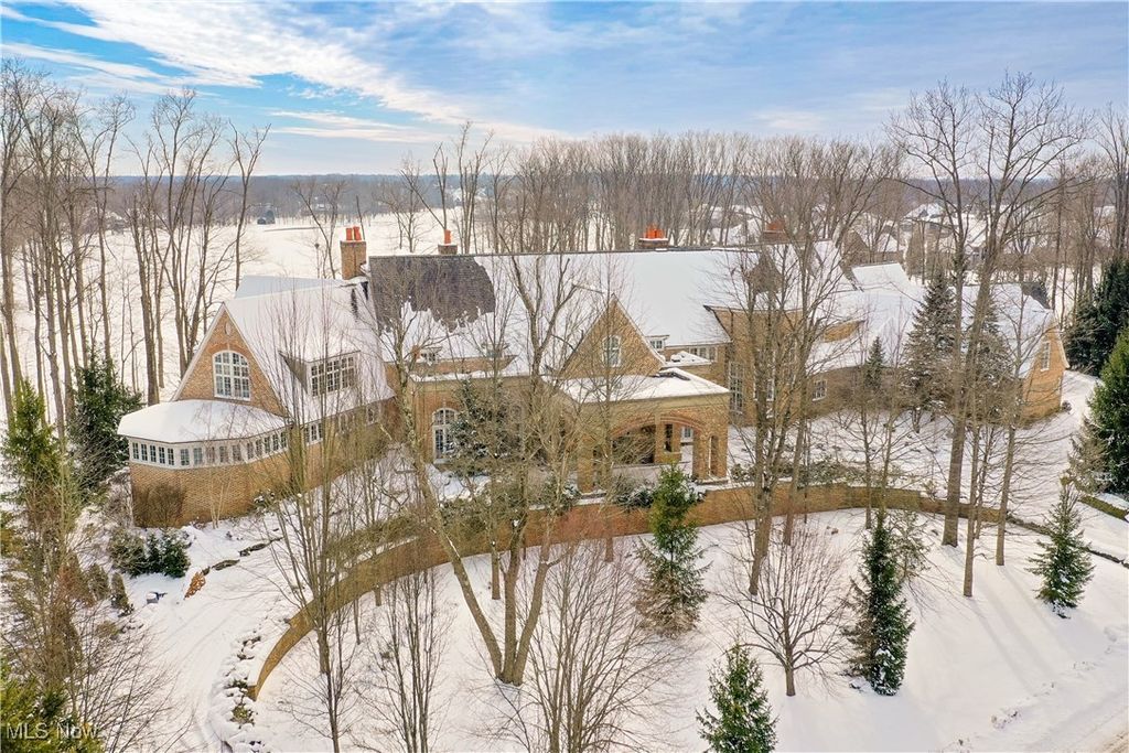 545 Bristol Drive, Aurora, OH 44202