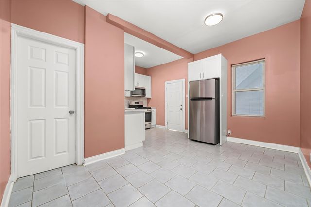 206 N La Crosse Avenue, Chicago, IL 60644