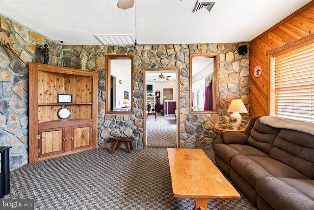 839 HOLLOW RD, Phoenixville, PA 19460